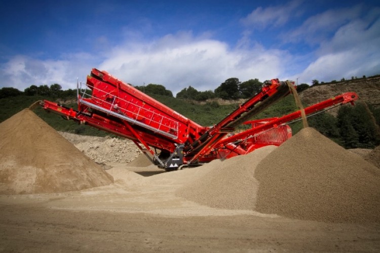 Terex Finlay 694+ Supertrak at work