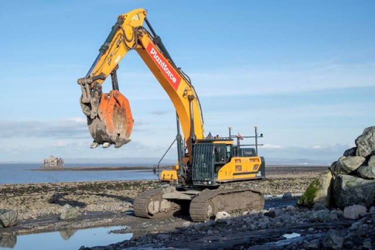 Plantforce has a new 52-tonne Hyundai HX520LC working on the Hinkley Point C project in Somerset