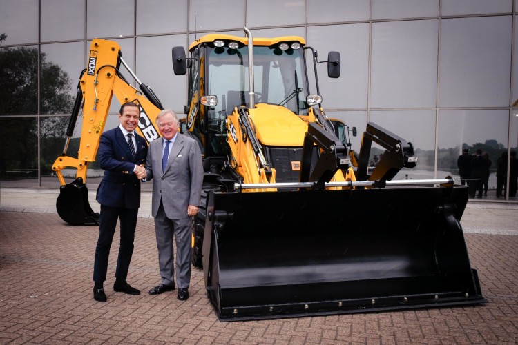  JCB chairman Lord Bamford (right) welcomed the governor of the state of S&atilde;o Paulo, Jo&atilde;o Doria, to JCB's world HQ 