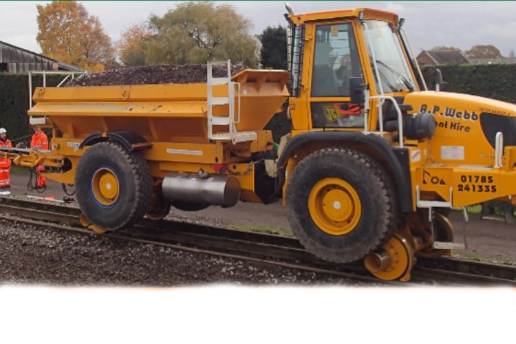 The driver of the ballast distributor did not have a great view when reversing