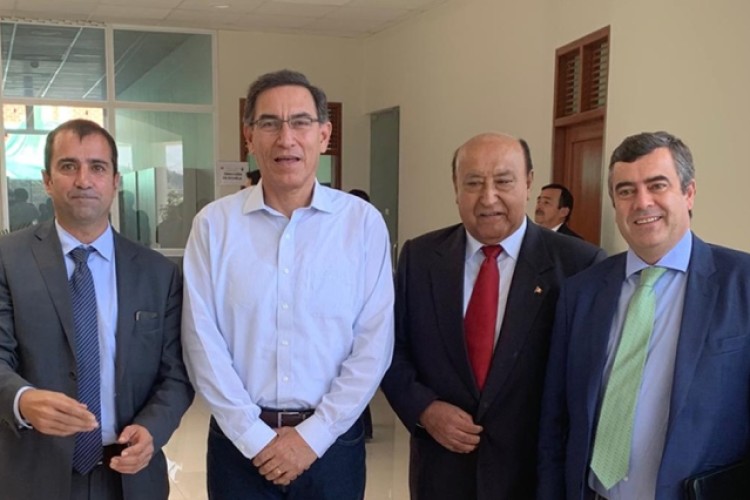 Left to right are Carlos Mart&iacute;nez-Almeida, representative of the consortium; Francisco Chavez, president of Egesur; Mart&iacute;n Vizcarra, president of Peru; and Gonzalo Garc&iacute;a San Miguel, CEO of Sacyr Industrial