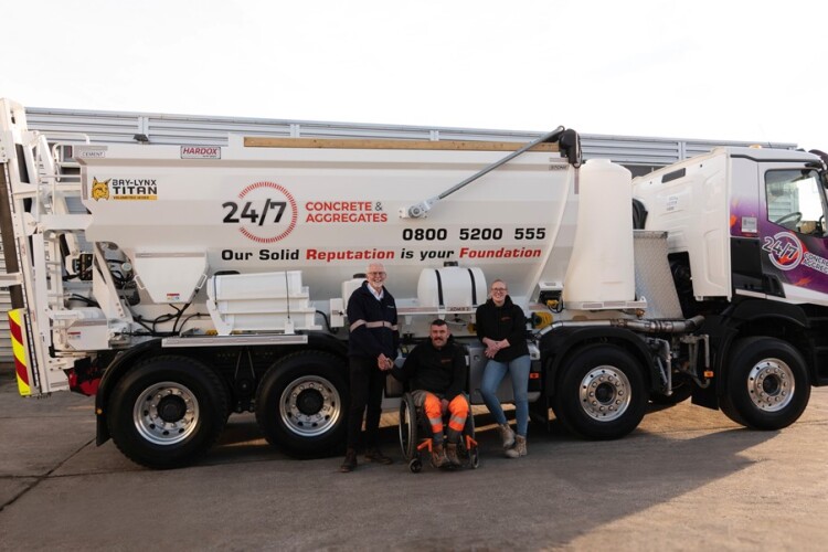 24/7 Concrete takes delivery of its new Bay‑Lynx Titan