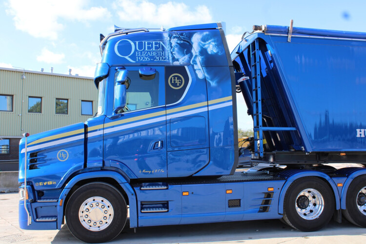 Fox's new Scania T-Cab with special livery