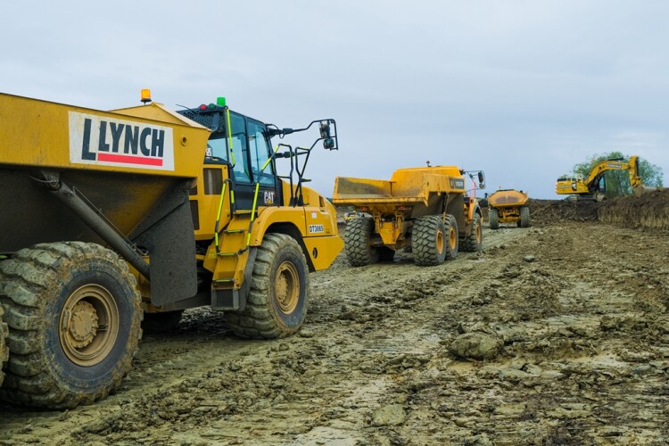 Excavation work for the 3.4km Calvert cutting in Buckinghamshire 