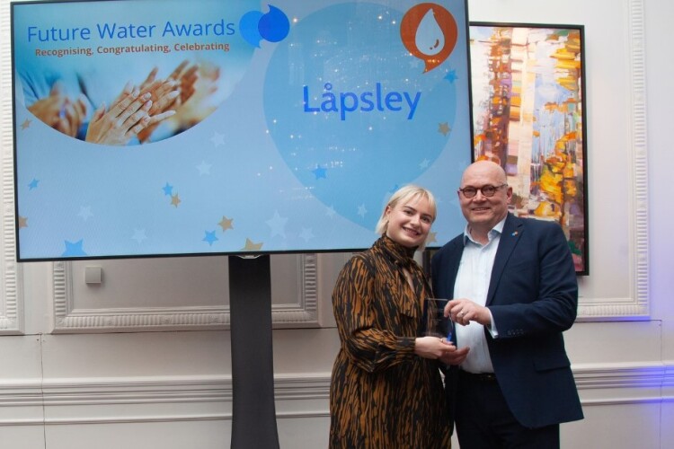 Future Water chief executive Paul Horton (right) gives L&aring;psley her prize