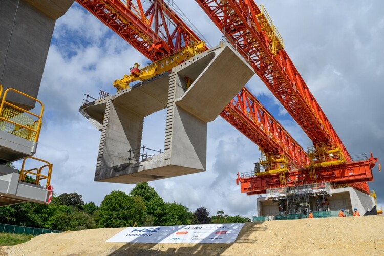 'Dominique', the deck launching machine, makes her UK debut 