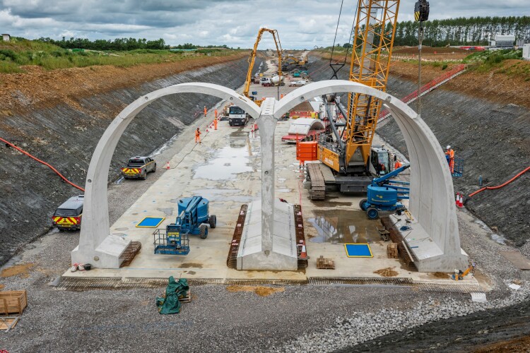  The 2.5km Chipping Warden tunnel will comprise five thousand concrete arch segments