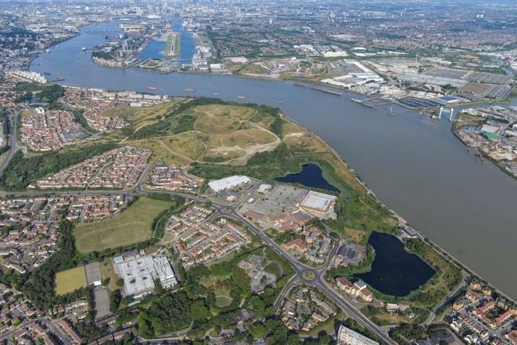 Under the plan, 11,500 new homes will be built in the vicinity of two lakes on the south side of the Thames