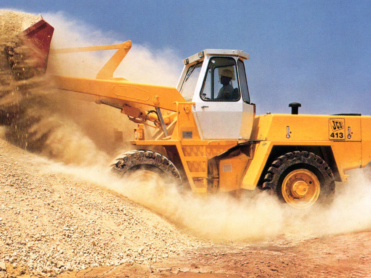 La pala gommata Jcb compie 50 anni 1680x1260_1558611195_1979---the-413-wheeled-loader-at-work