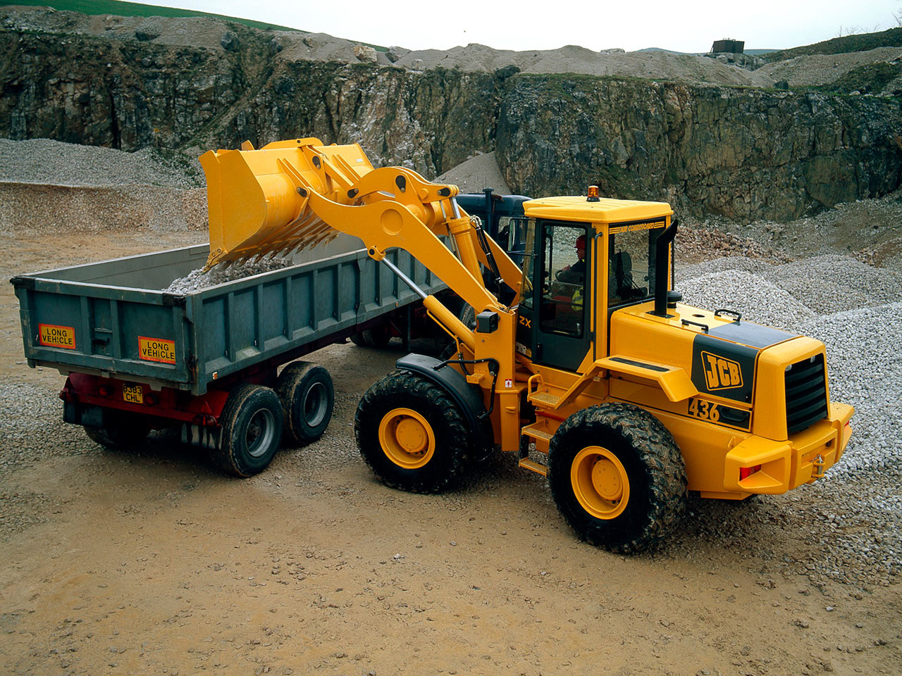 La pala gommata Jcb compie 50 anni 1680x1260_1558611382_1995---a-number-of-wheeled-loaders-including-the-436-were-launched