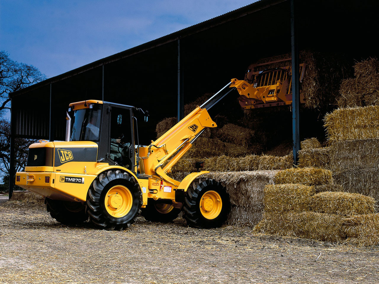 La pala gommata Jcb compie 50 anni 1680x1260_1558611418_1997---the-new-tm270-telemaster-joined-the-line-up
