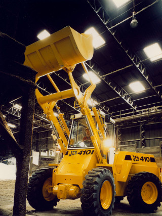 1982   the 410 was among the new generation of wheeled loaders featuring 4 ram loader linkages