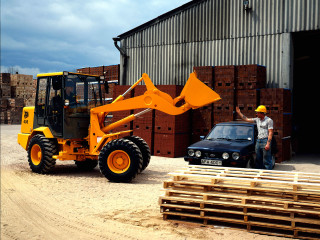 1987    JCB's first compact loader,  the 406 was introduced
