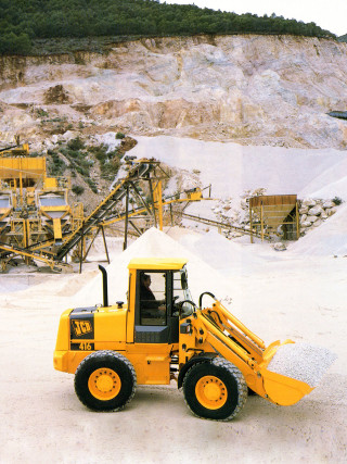 1994   the 1.3 cubic metre bucket capacity JCB 416 is launched to replace the JCB 415