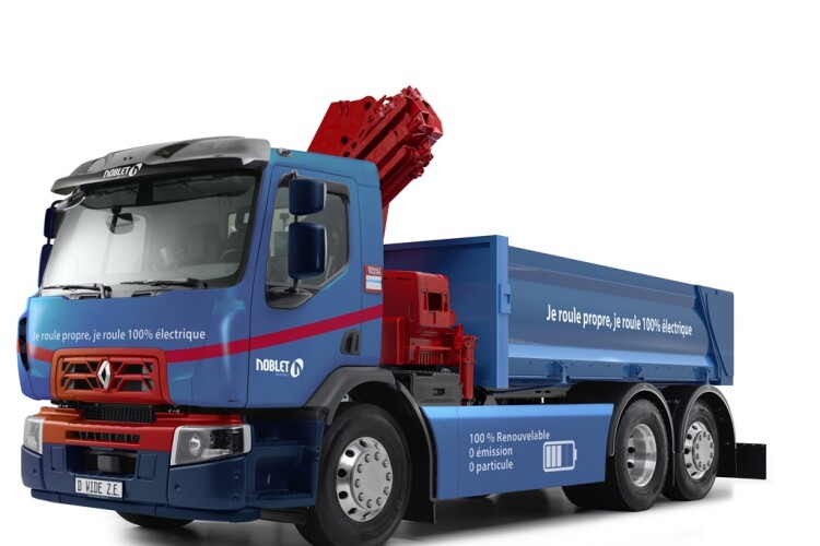 Running clean, running 100% electrique, the Renault D Wide ZE