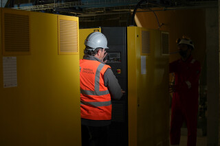 Below: Material Evolution’s ‘alkali reactor’ is an unprepossessing steel box