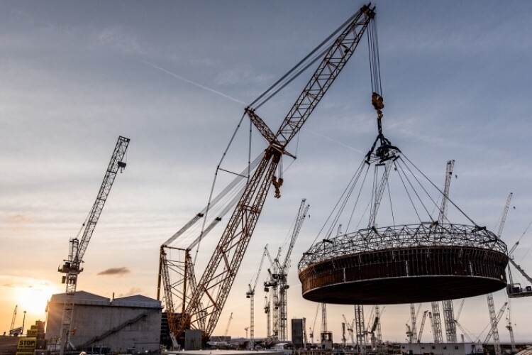 170-tonne liner cup is lifted onto the second reactor unit