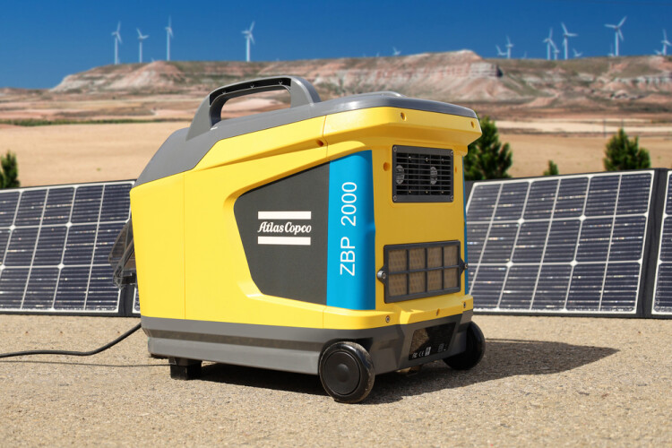 The ZBP 2000 comes with solar panels