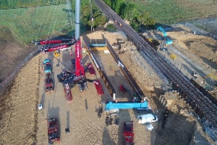 Lifting bridge beams on the new bypass