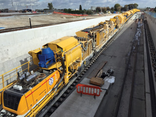 The concreting train is 465m long 