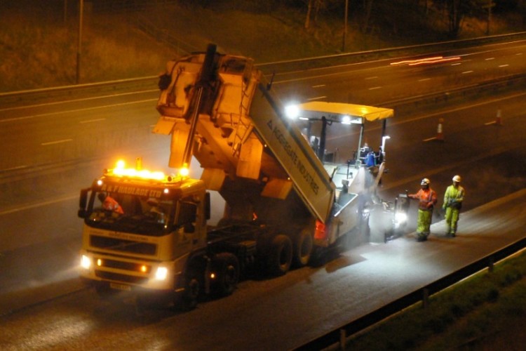 Laying the asphalt