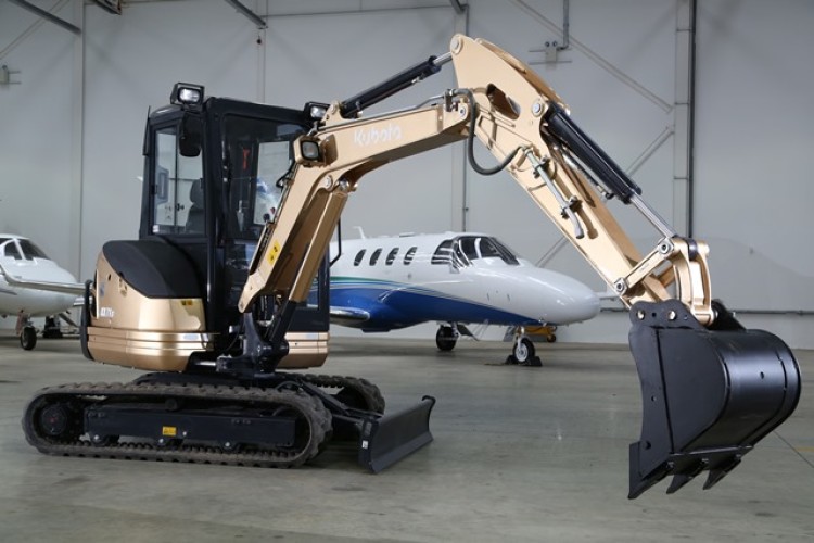 Gold digger pictured by Geoff Caddick, allegedly ready for cargo hold at Oxford Airport, bound for LA