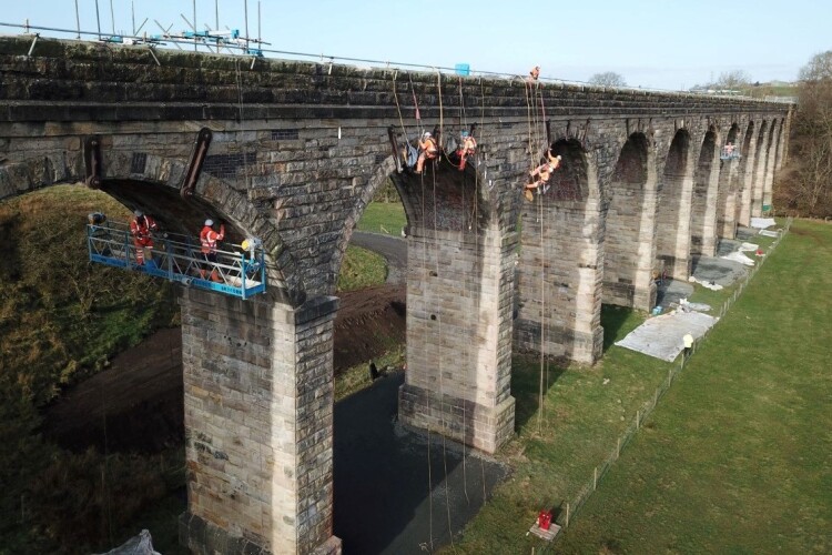 Masonry repairs to the arch soffit were undertaken from cradles and by abseilers on the voussoirs