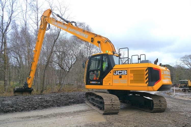 The first JCB 220X Long Reach