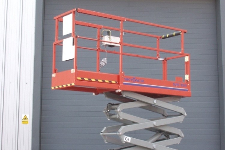 Scissor lifts are designed for lifting people, not one-tonne beams