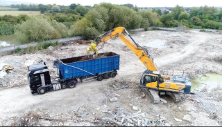 The SGR1900 is used to sort material on site