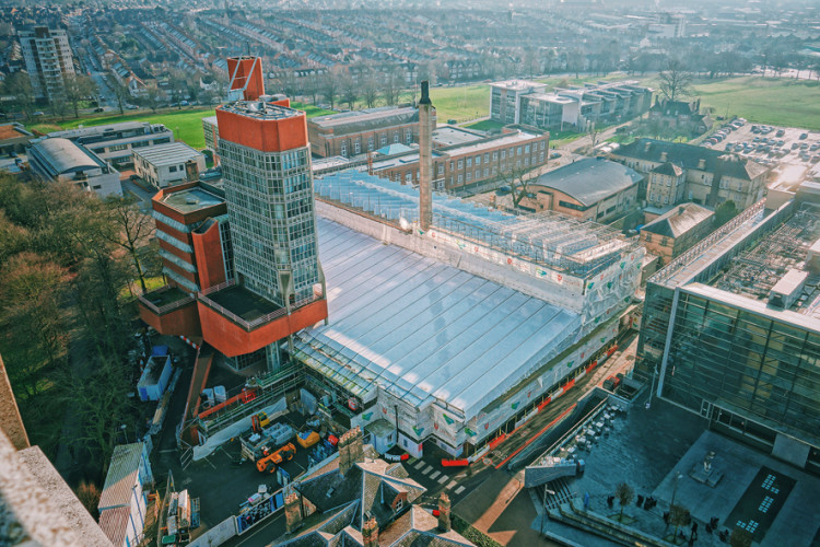 The entire roof was enclosed under special sheeting