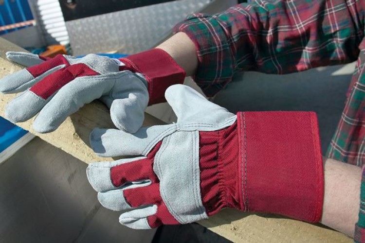 Harmful Azo dyes and chromium VI continue to be found in leather safety gloves