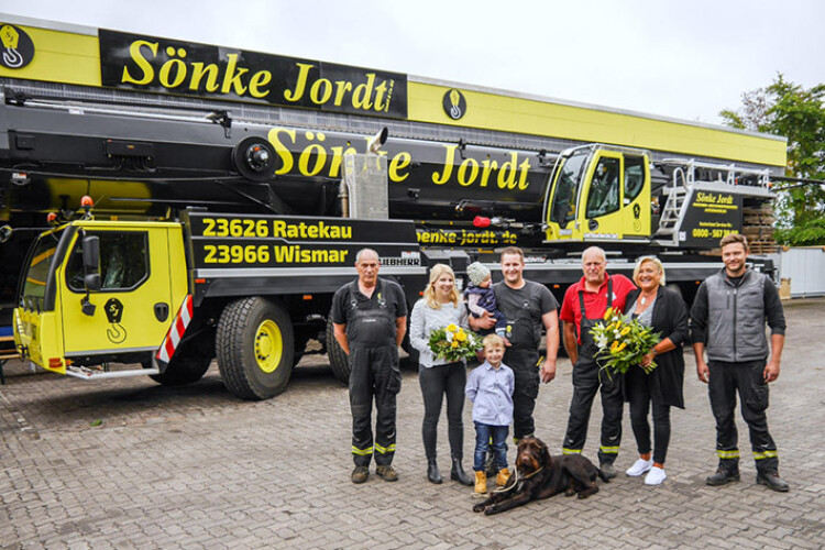 From left to right, S&ouml;nke Jordt staff Thomas Kudicke, Anna and Tim Jordt with Inga and Per S&ouml;nke and Sabine Jordt, Mats Jordt