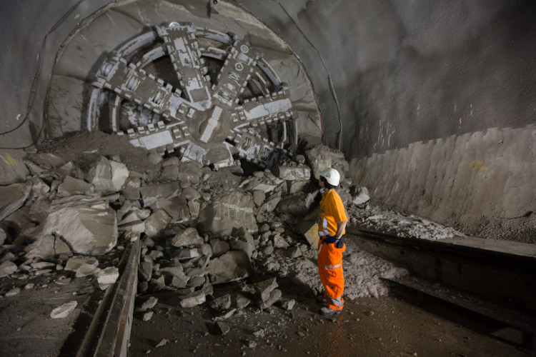 TBM Victoria's breakthrough into Liverpool Street Station