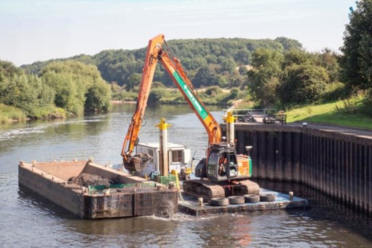 redging on the River Trent at Hazleford Lock