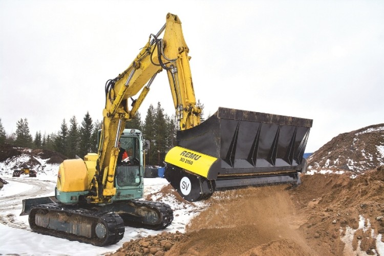 The Remu XO bucket with vibrating screening module attached