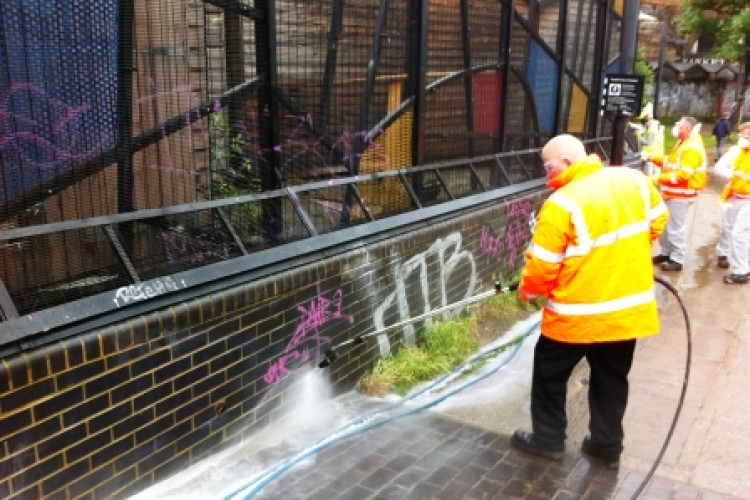 Laing O'Rourke volunteers remove graffiti