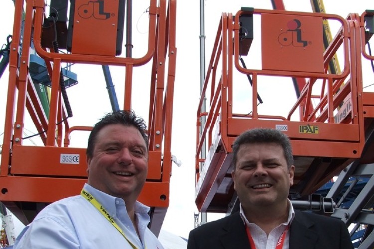 Leach Lewis sales manager James Darnley (left) and SAS md John Corrie