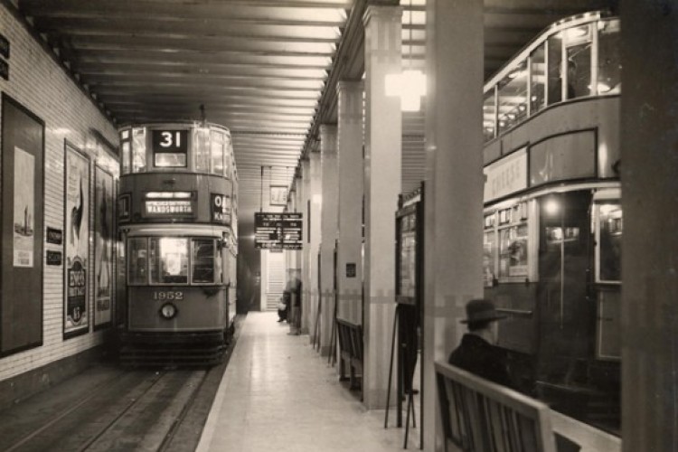 1933 image of the Holborn tunnel tram stop
