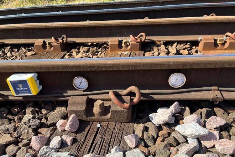 Rail sensors measure the temperature of the tracks