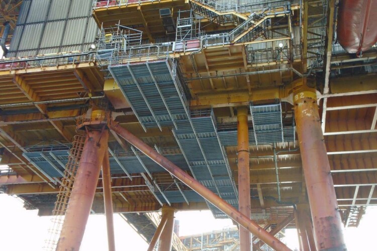 Bilfinger has installed Layher&rsquo;s FlexBeam system under an oil rig