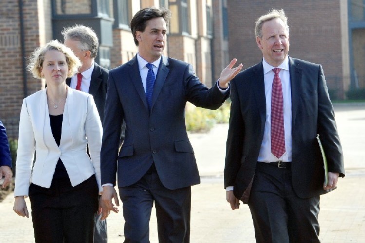 Ed Miliband visits a Crest Nicholson site in Milton Keynes, with shadow housing minister Emma Reynolds (left) and Crest Nicholson director Chris Tinker (right)