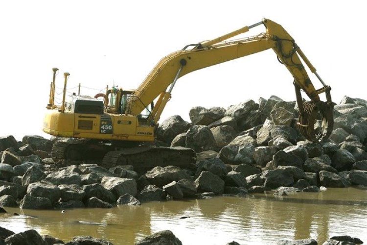 This 45-tonne Komatsu excavator is among the heavy plant deployed on this job