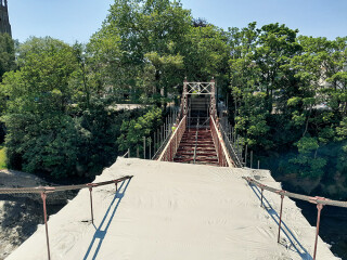 At just 3m, the bridge deck is very narrow