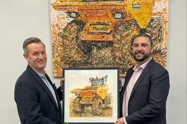 Thwaites general sales manager Andy Sabin (left) presents Phoenix sales director Jason Derraven with a picture