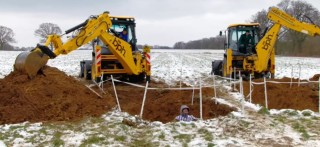 Chris Harris judges the depth of Matt LeBlanc's hole by jumping into it