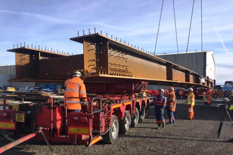 The girders were loaded out by a 500-tonne crane
