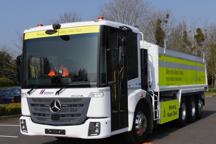 The new Mercedes-Benz Econic tipper truck