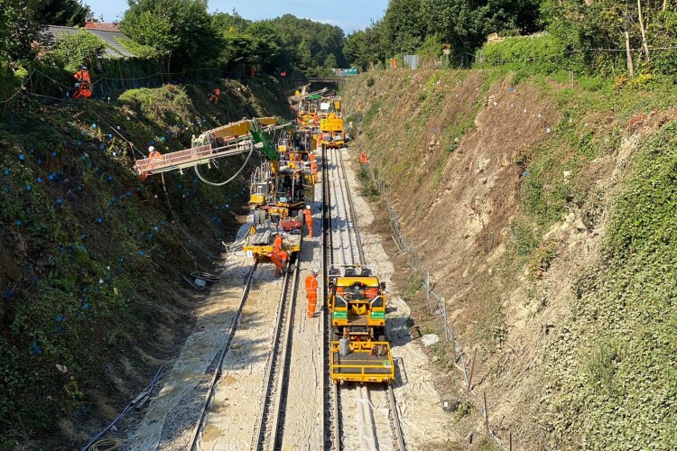 Stabilising the cutting (click on image to enlarge)