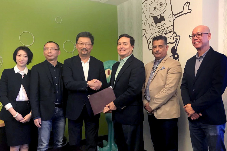 The contract was signed by Elite Global's Mike Chang (third from left) and Aecom's Chris Yoshii (third from right)